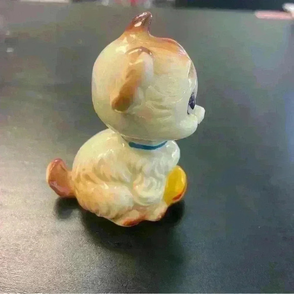 Vintage Bone China Puppy w/ big eyes and yellow striped ball, approx. 3” tall - Picture 4 of 5